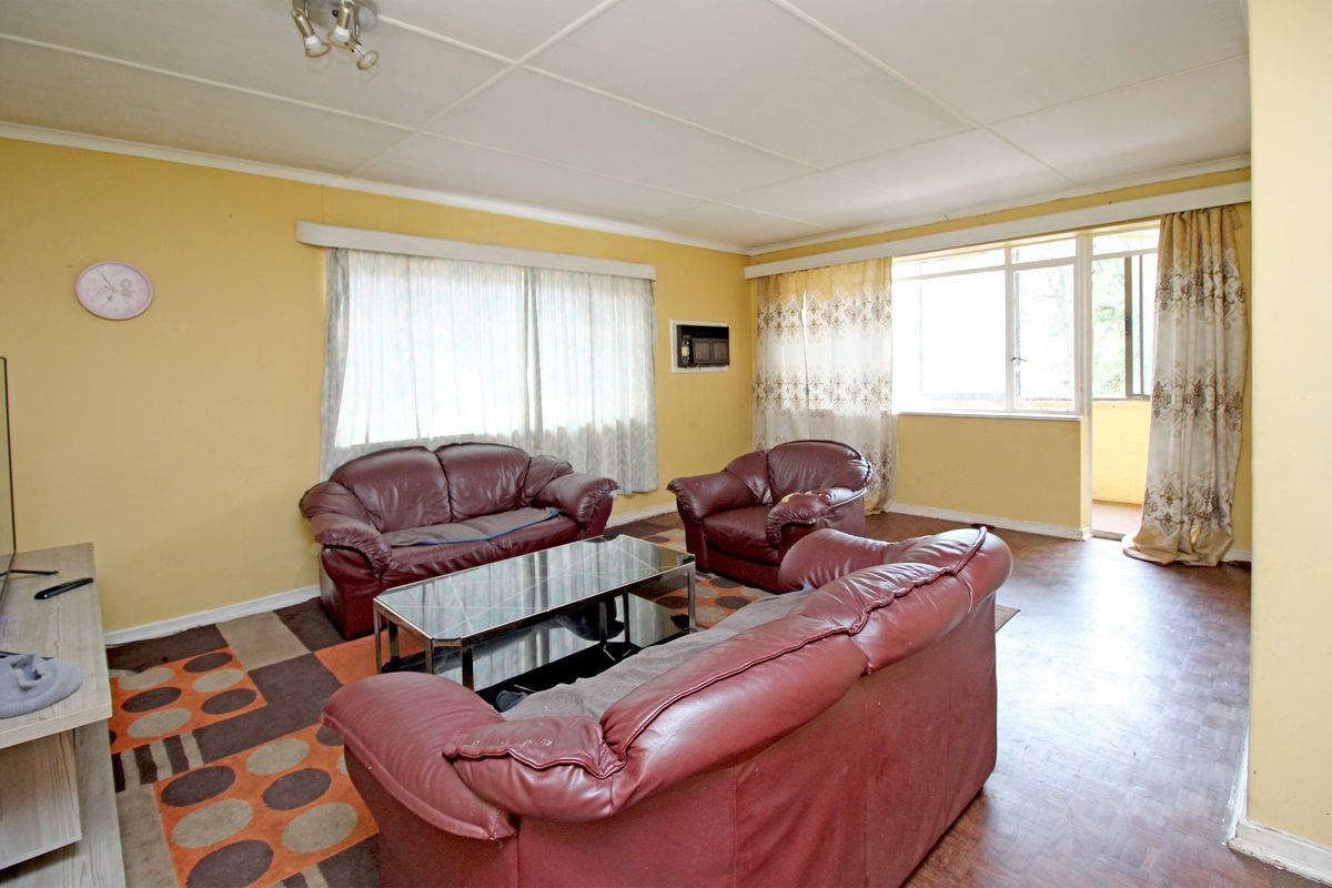 A VERY WARM AND WELCOME APARTMENT FOR SALE IN BELLEVUE EAST FOR R 380.000 - Photo 2