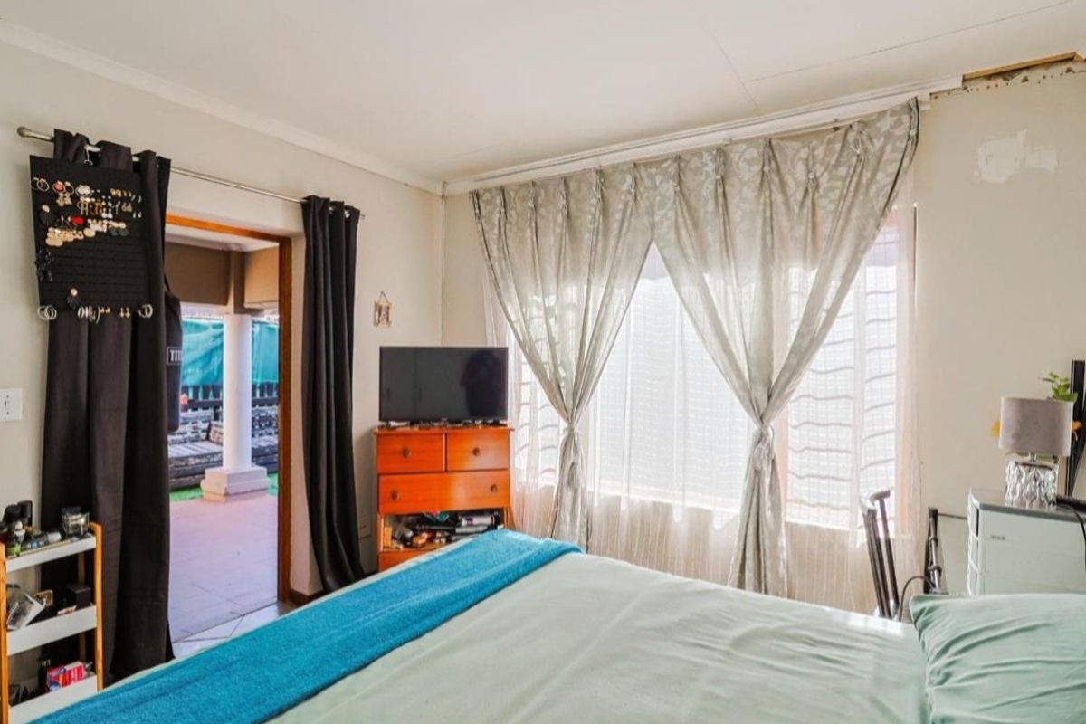 Ground floor 2 bedroom unit for sale in Northworld don't miss out! - Photo 5