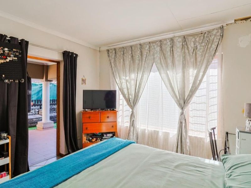 Ground floor 2 bedroom unit for sale in Northworld don't miss out! - Photo 5