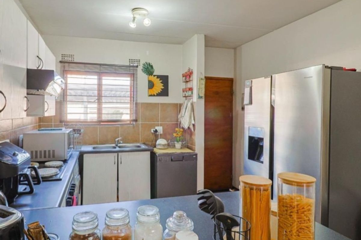 Ground floor 2 bedroom unit for sale in Northworld don't miss out! - Photo 3