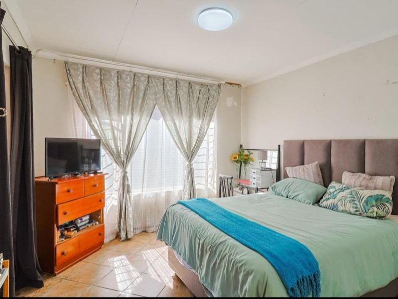 Ground floor 2 bedroom unit for sale in Northworld don't miss out! - Photo 8