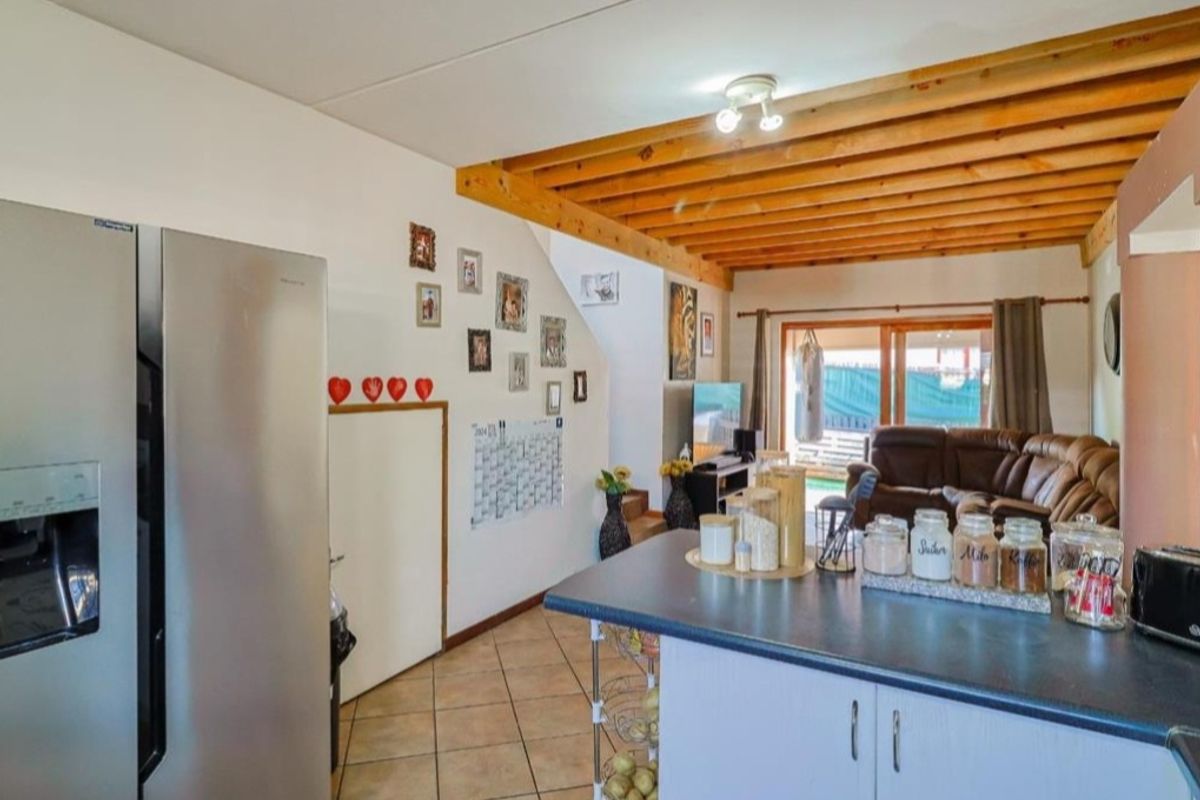 Ground floor 2 bedroom unit for sale in Northworld don't miss out! - Photo 2