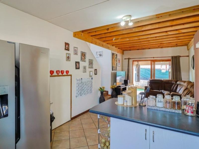 Ground floor 2 bedroom unit for sale in Northworld don't miss out! - Photo 2