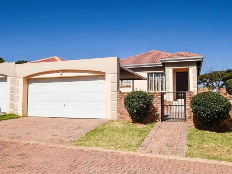 2bedroom Family Home in Stamford Closed Complex - Photo 2