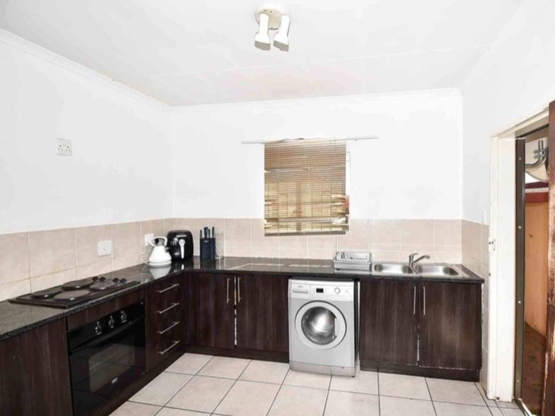 2bedroom Family Home in Stamford Closed Complex - Photo 4