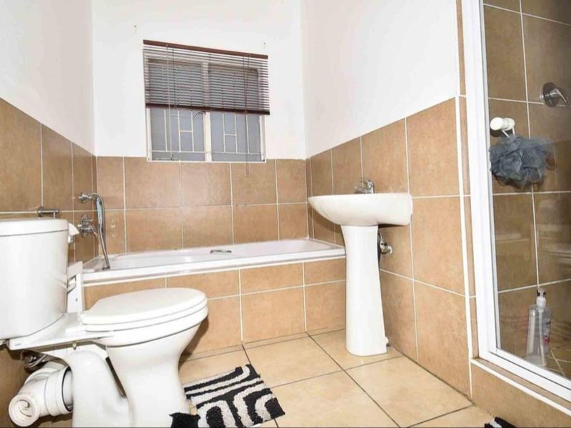 2bedroom Family Home in Stamford Closed Complex - Photo 8