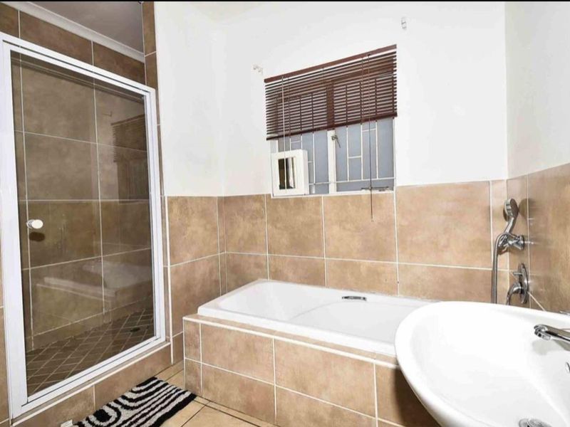 2bedroom Family Home in Stamford Closed Complex - Photo 9