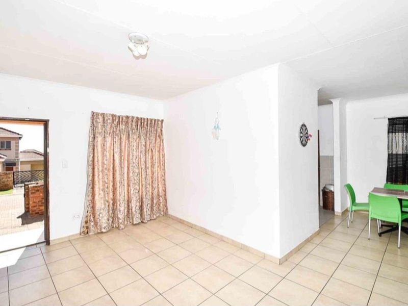 2bedroom Family Home in Stamford Closed Complex - Photo 5