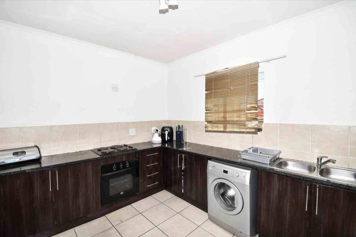 2bedroom Family Home in Stamford Closed Complex - Photo 3