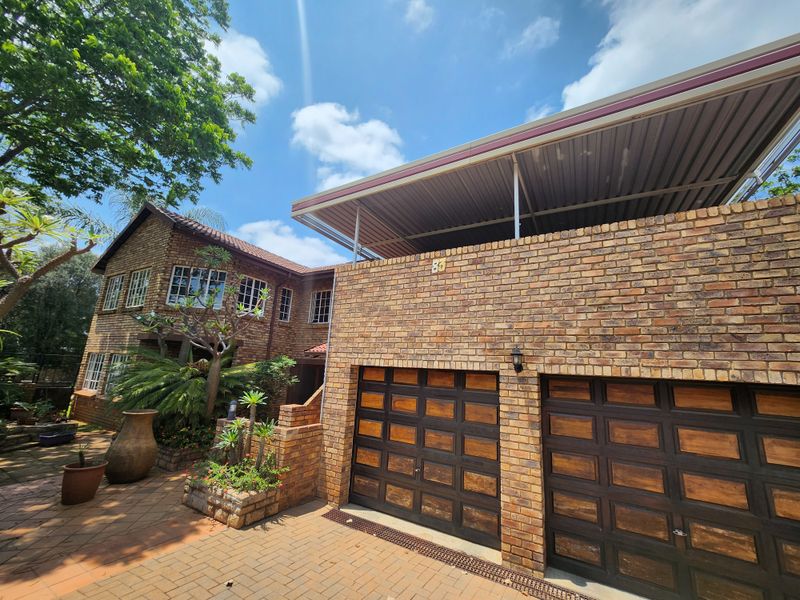 A Real Family Home with Flatlet/Office - Photo 7