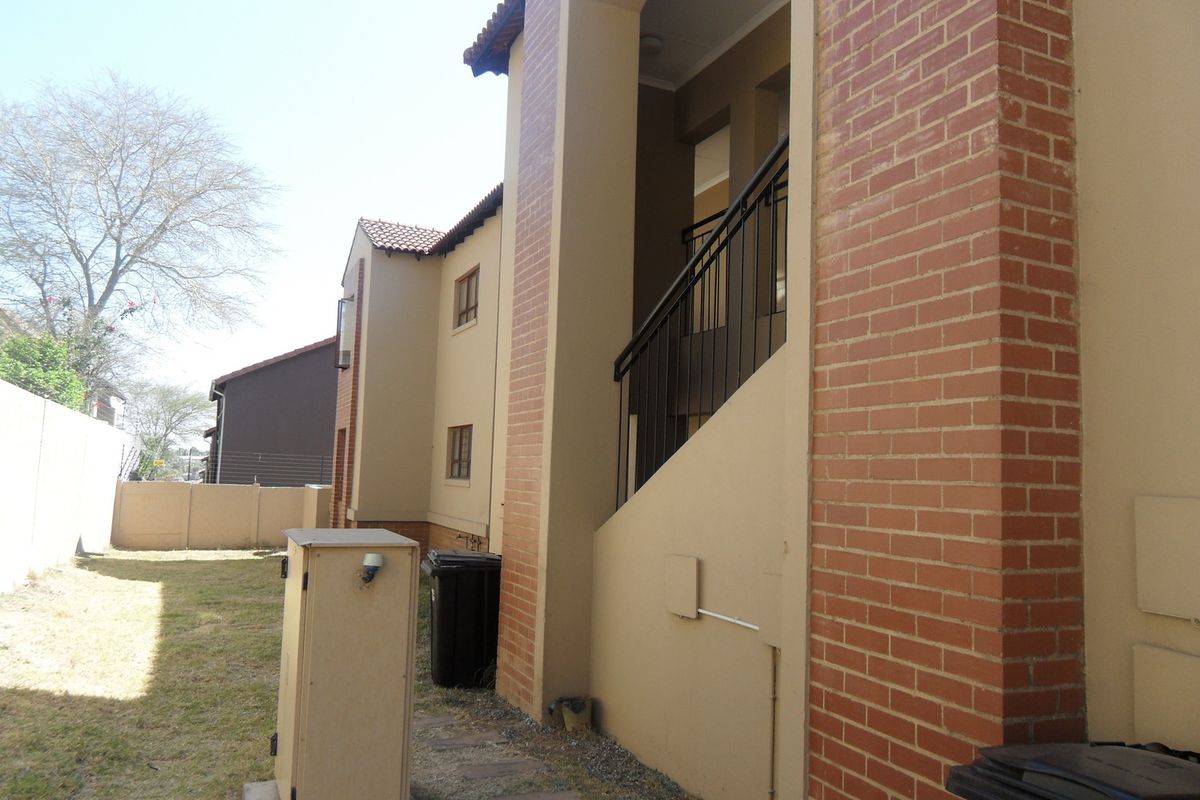 Ground Floor Townhouse For Sale - Photo 4