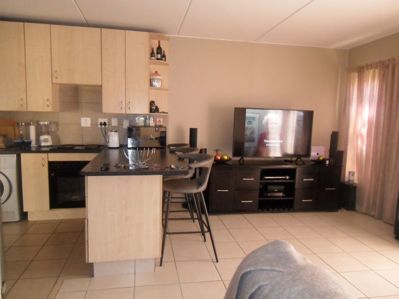 Ground Floor Townhouse For Sale - Photo 10