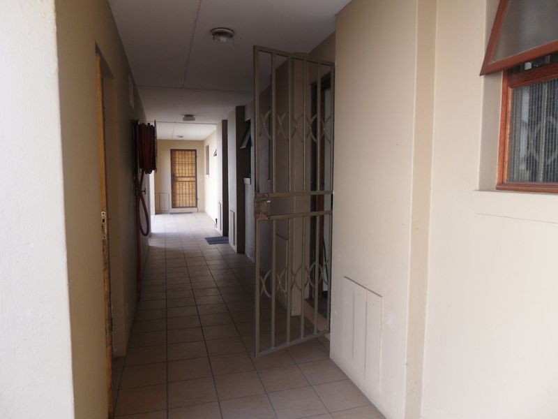 Ground Floor Townhouse For Sale - Photo 6