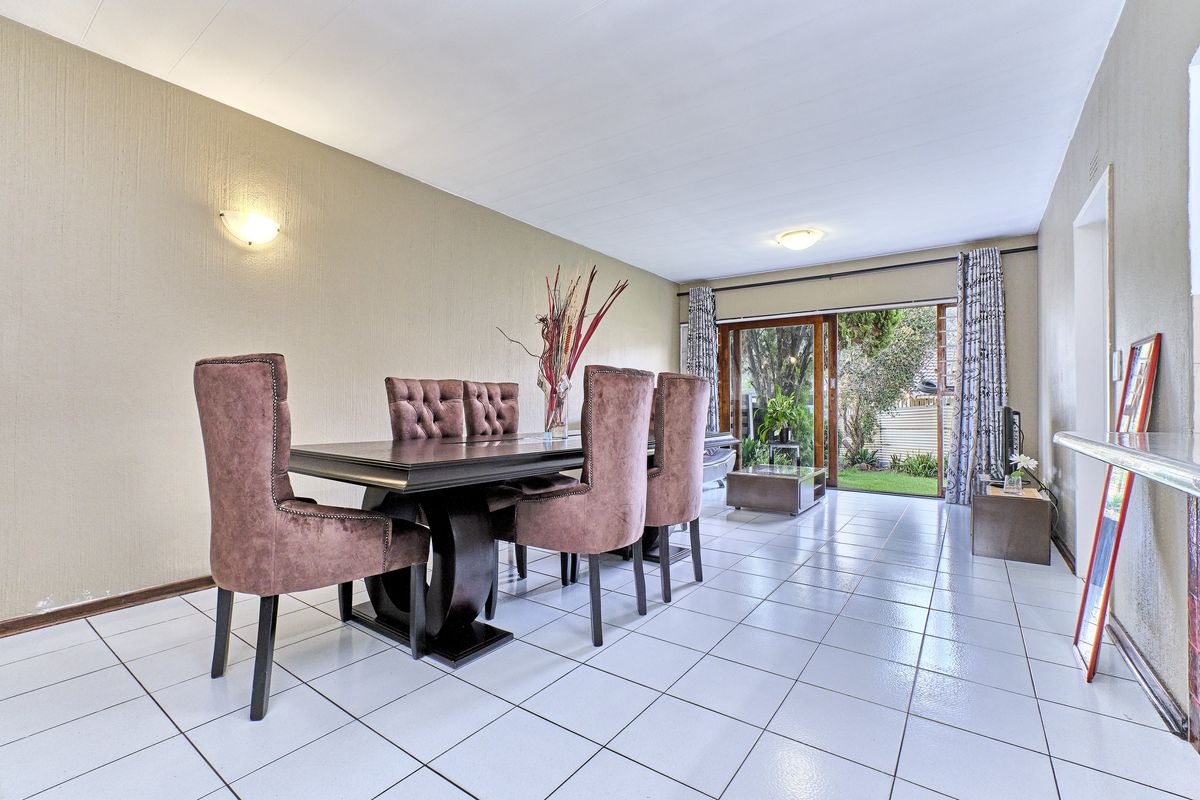 Charming 1 Bedroom Secure Garden Simplex in Corlett Gardens - Photo 3