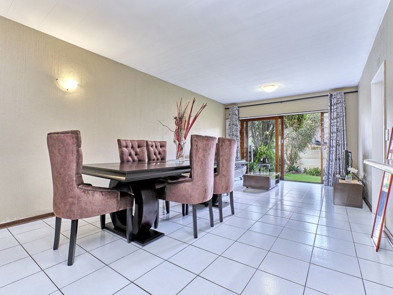 Charming 1 Bedroom Secure Garden Simplex in Corlett Gardens - Photo 3