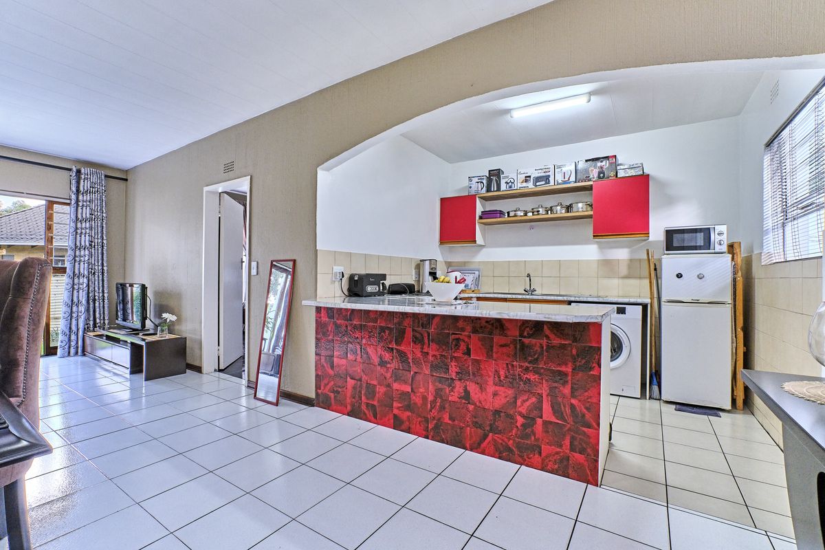 Charming 1 Bedroom Secure Garden Simplex in Corlett Gardens - Photo 4