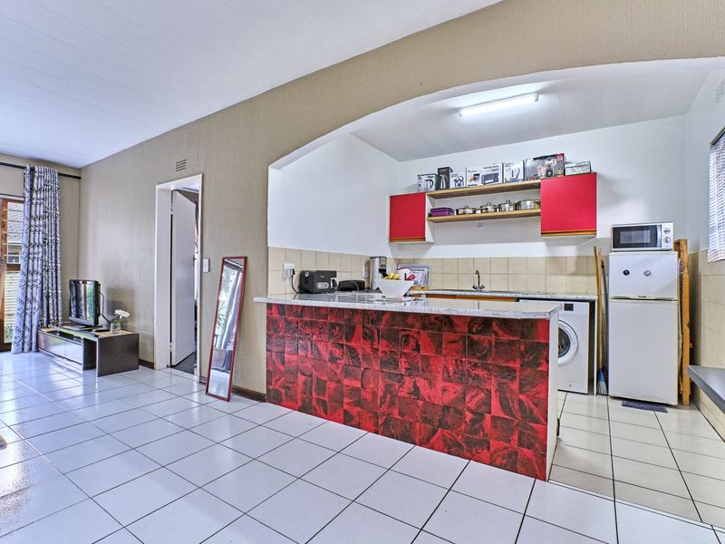 Charming 1 Bedroom Secure Garden Simplex in Corlett Gardens - Photo 4