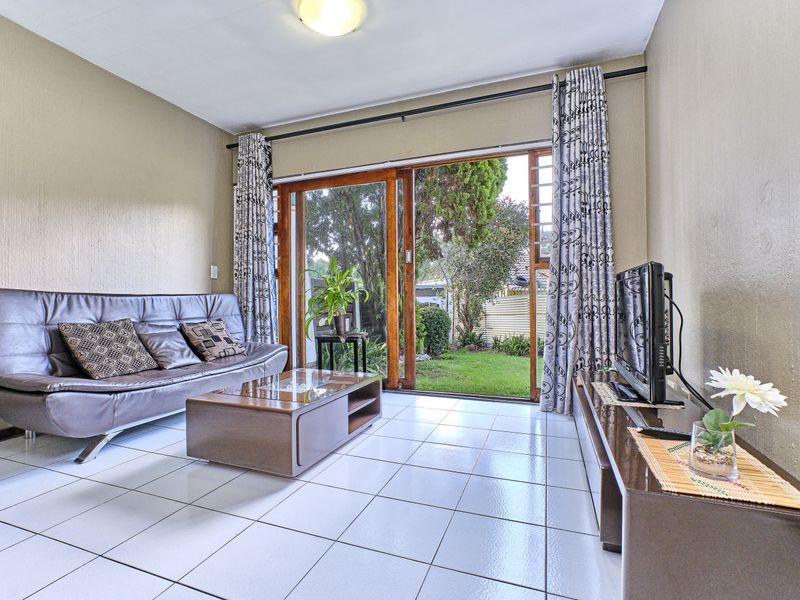 Charming 1 Bedroom Secure Garden Simplex in Corlett Gardens - Photo 10