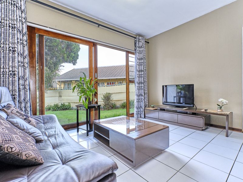 Charming 1 Bedroom Secure Garden Simplex in Corlett Gardens - Photo 9