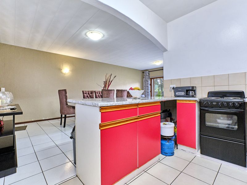 Charming 1 Bedroom Secure Garden Simplex in Corlett Gardens - Photo 5