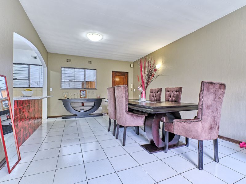 Charming 1 Bedroom Secure Garden Simplex in Corlett Gardens - Photo 8