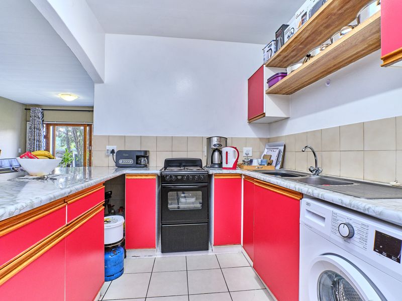 Charming 1 Bedroom Secure Garden Simplex in Corlett Gardens - Photo 6