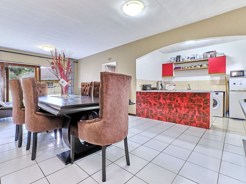 Charming 1 Bedroom Secure Garden Simplex in Corlett Gardens - Photo 2