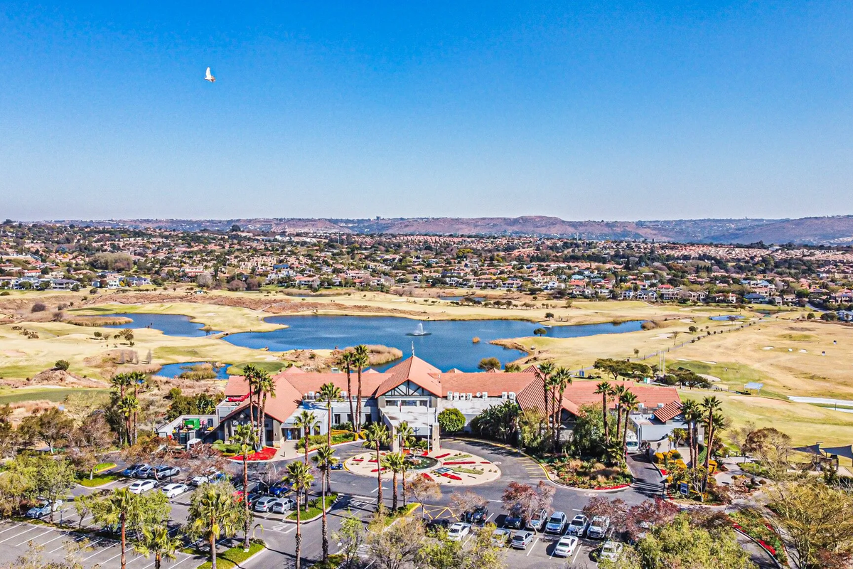 Stunning 593m2 vacant land for sale in Eagle Canyon Golf Estate, Roodepoort—build your dream home - Photo 4