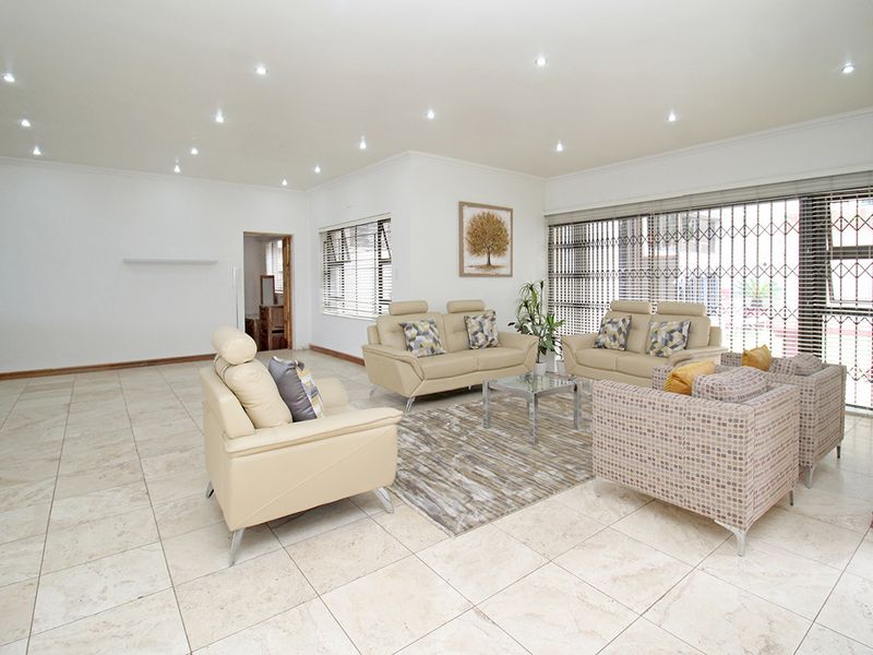 Stunning 8 bedroom freestanding home in Cyrildene, Johannesburg perfect for families or investment - Photo 3