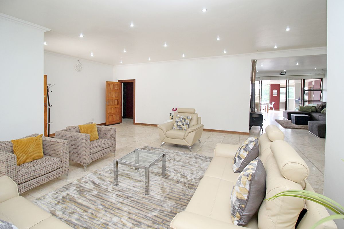 Stunning 8 bedroom freestanding home in Cyrildene, Johannesburg perfect for families or investment - Photo 4
