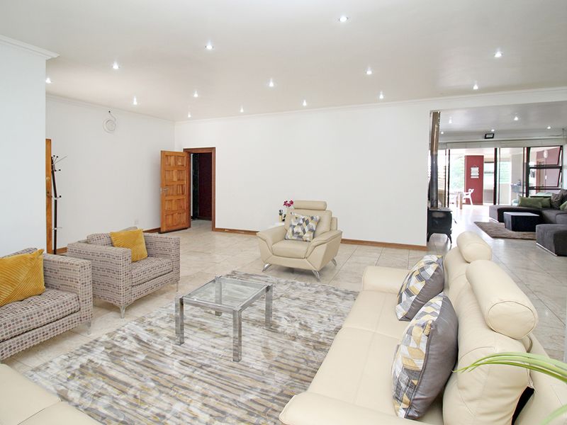 Stunning 8 bedroom freestanding home in Cyrildene, Johannesburg perfect for families or investment - Photo 4