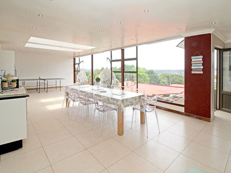 Stunning 8 bedroom freestanding home in Cyrildene, Johannesburg perfect for families or investment - Photo 8