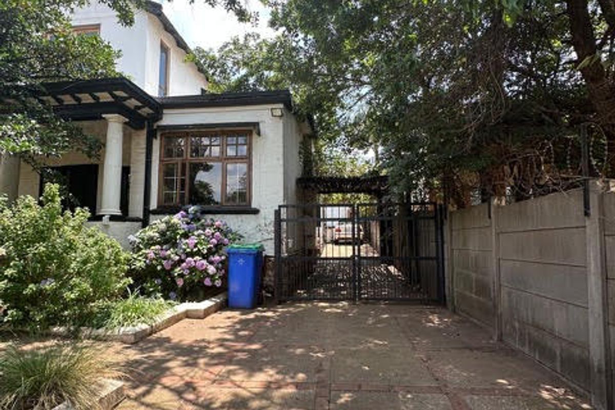 House For Sale In Johannesburg - Photo 2