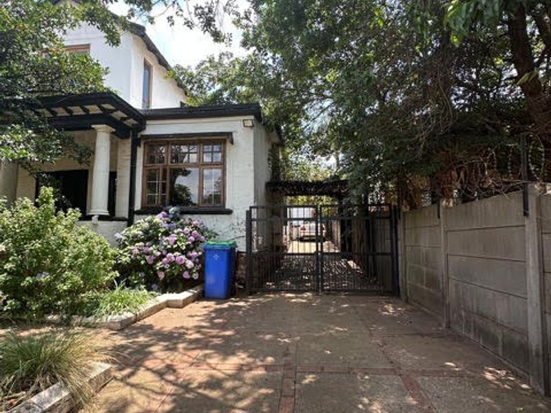 House For Sale In Johannesburg - Photo 2