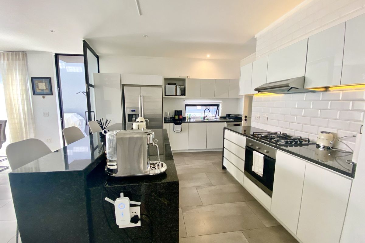 Furnished 3 Bedroom Townhouse to Let in Dunkeld West - Photo 4