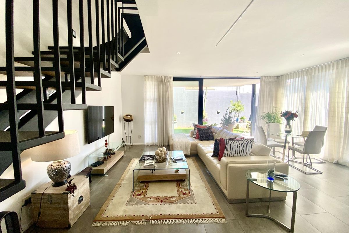 Furnished 3 Bedroom Townhouse to Let in Dunkeld West - Photo 3