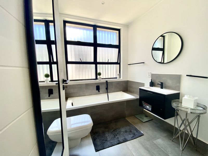 Furnished 3 Bedroom Townhouse to Let in Dunkeld West - Photo 10