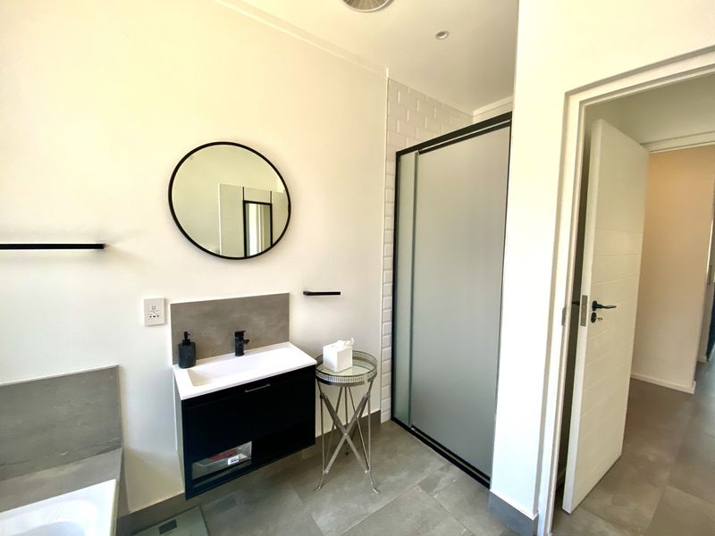 Furnished 3 Bedroom Townhouse to Let in Dunkeld West - Photo 9