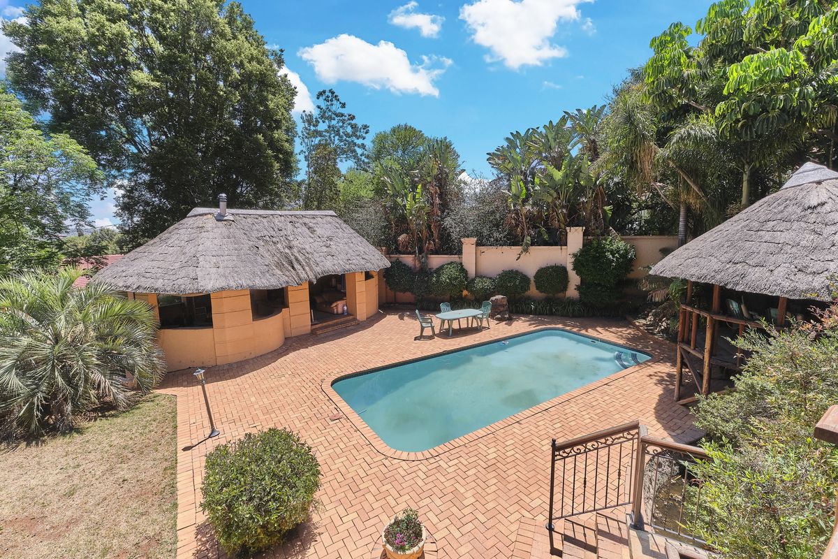 Large Family Home with cottage in Prime Location. +- 800m2 under roof - Photo 3