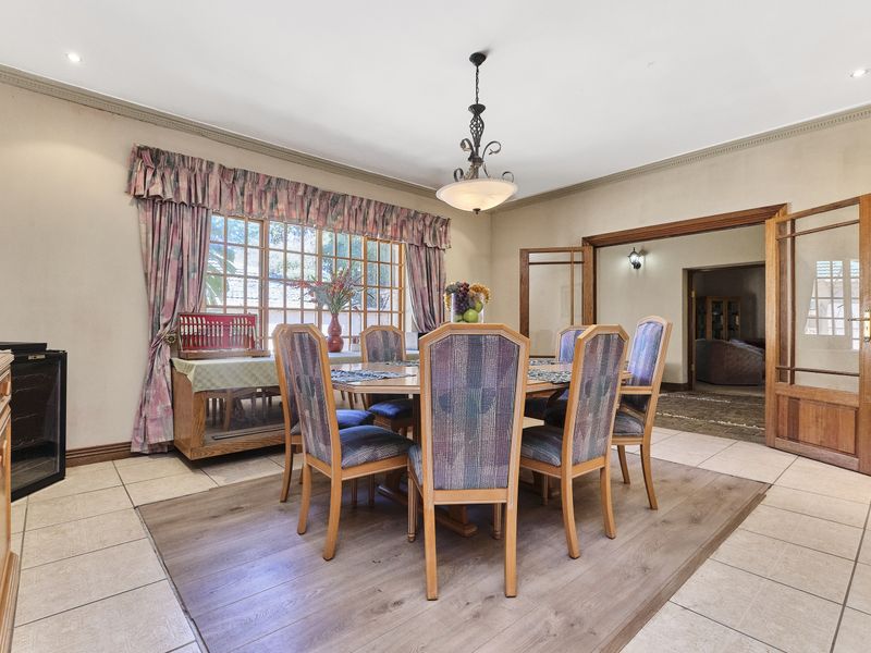 Large Family Home with cottage in Prime Location. +- 800m2 under roof - Photo 6