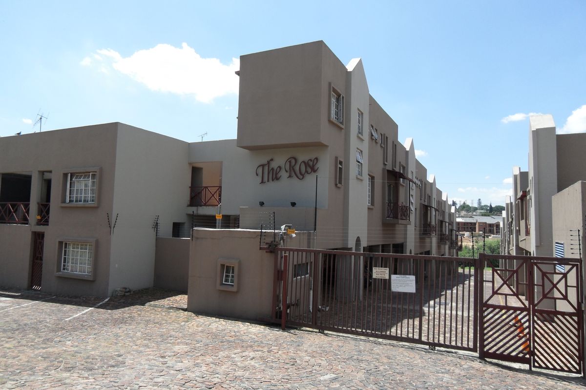 Duplex Townhouse For Sale - Photo 2