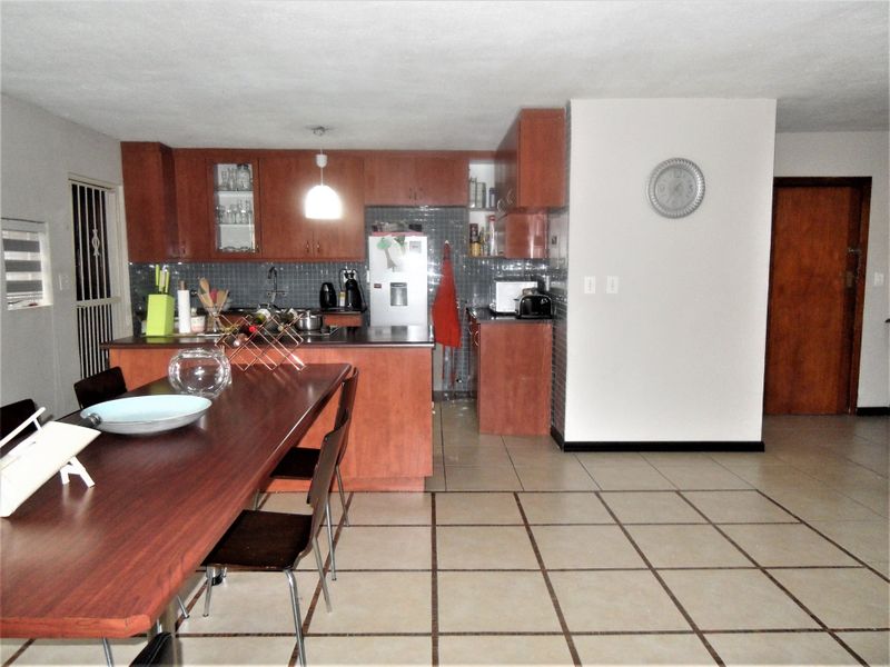 Duplex Townhouse For Sale - Photo 6