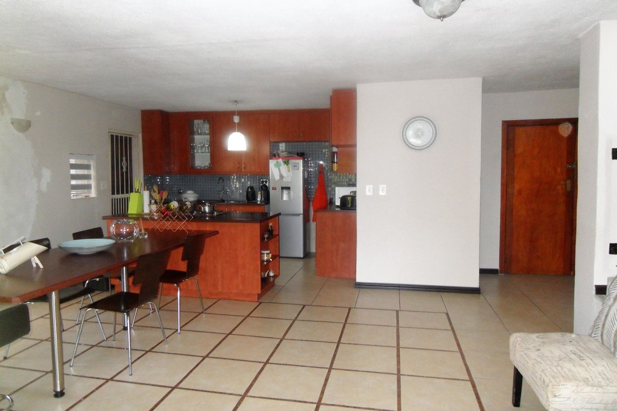 Duplex Townhouse For Sale - Photo 5