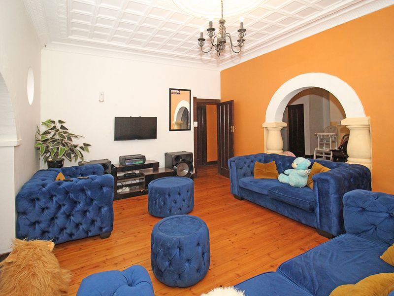 Charming home for sale in the heart of Kensington offering modern comfort and a serene atmosphere! - Photo 2