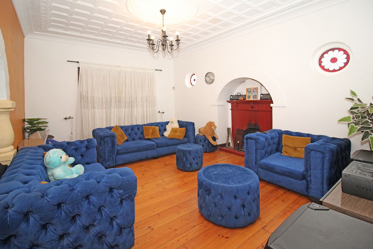 Charming home for sale in the heart of Kensington offering modern comfort and a serene atmosphere! - Photo 3