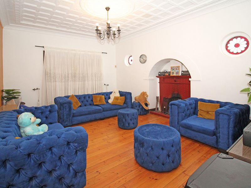 Charming home for sale in the heart of Kensington offering modern comfort and a serene atmosphere! - Photo 3