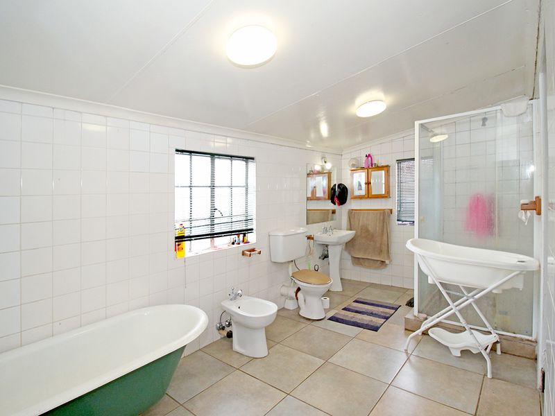 Charming home for sale in the heart of Kensington offering modern comfort and a serene atmosphere! - Photo 9