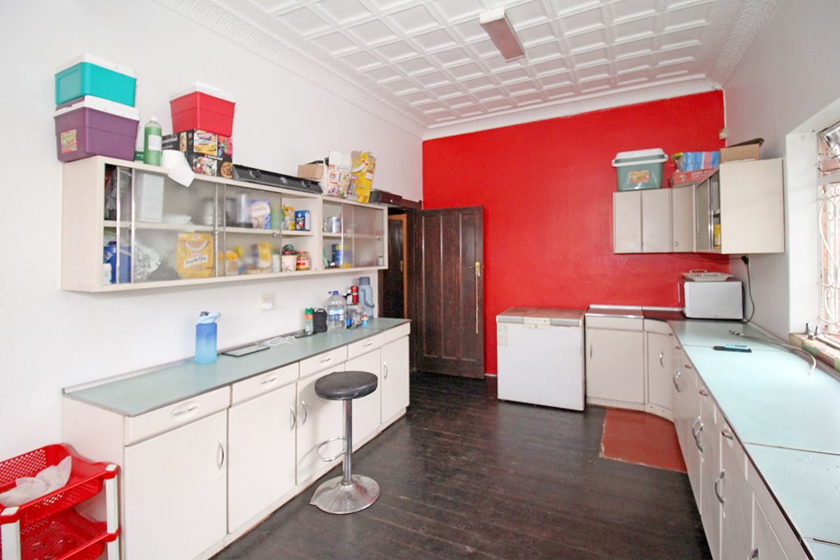 Charming home for sale in the heart of Kensington offering modern comfort and a serene atmosphere! - Photo 5