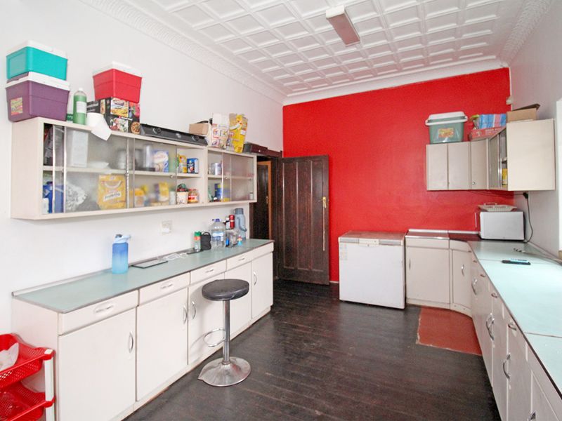 Charming home for sale in the heart of Kensington offering modern comfort and a serene atmosphere! - Photo 5