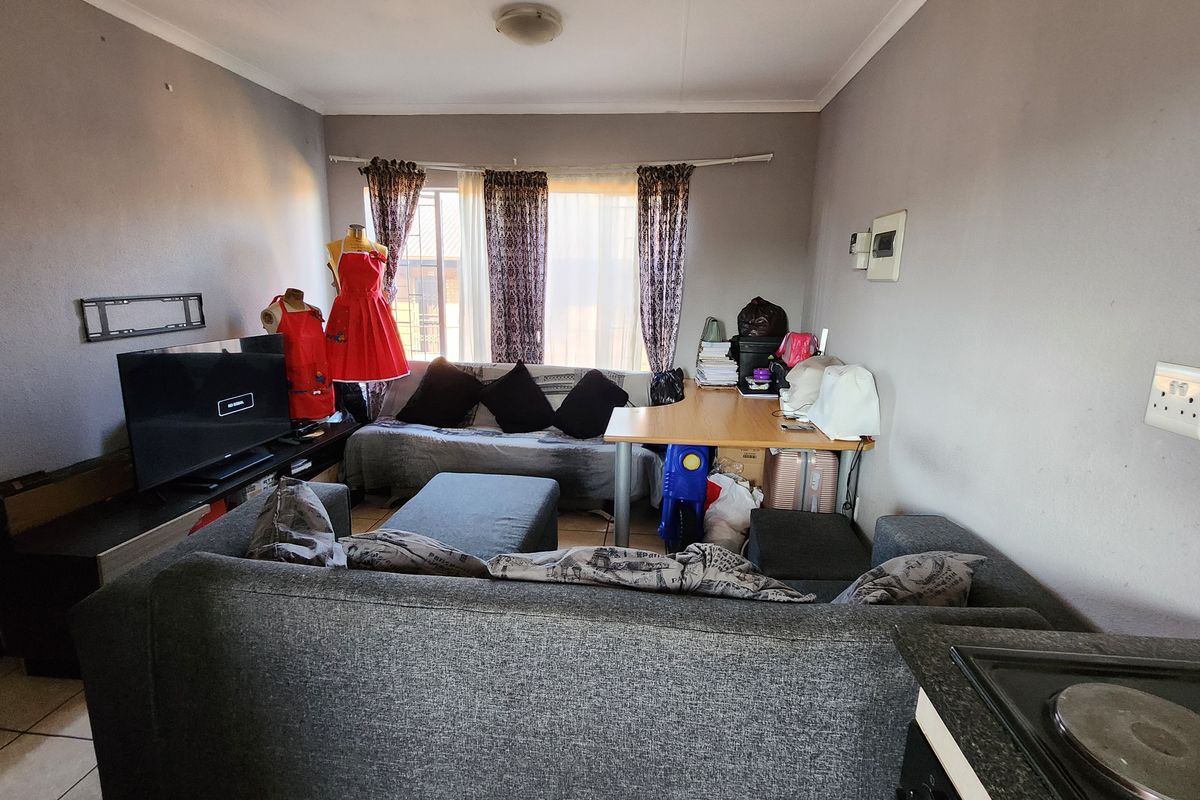 2 Bedroom Apartment For Sale - Photo 5